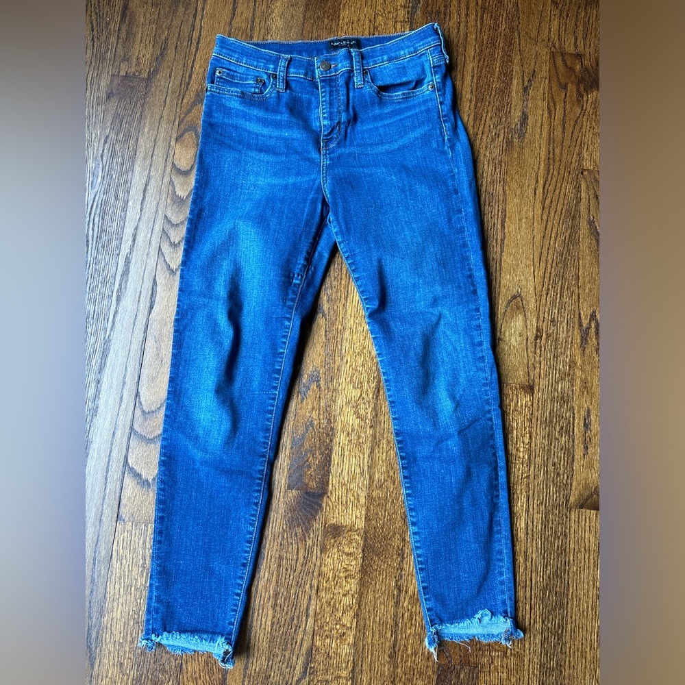 Women’s Banana Republic Size 6 Cropped Skinny Jeans Chewed Hem Dark Blue